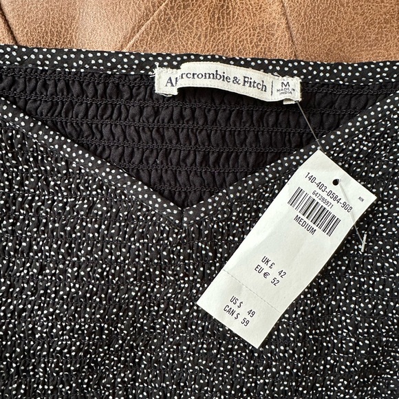 Abercrombie & Fitch NWT 
All-Over Smocked Flutter Sleeve Top - Picture 3 of 4